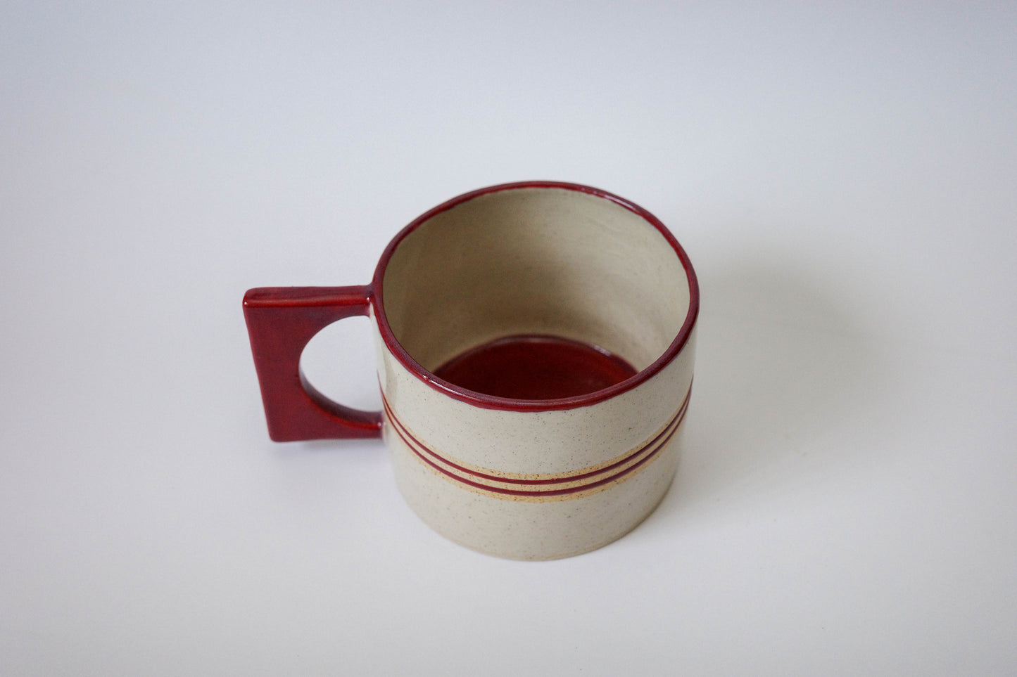 mug (red rim)