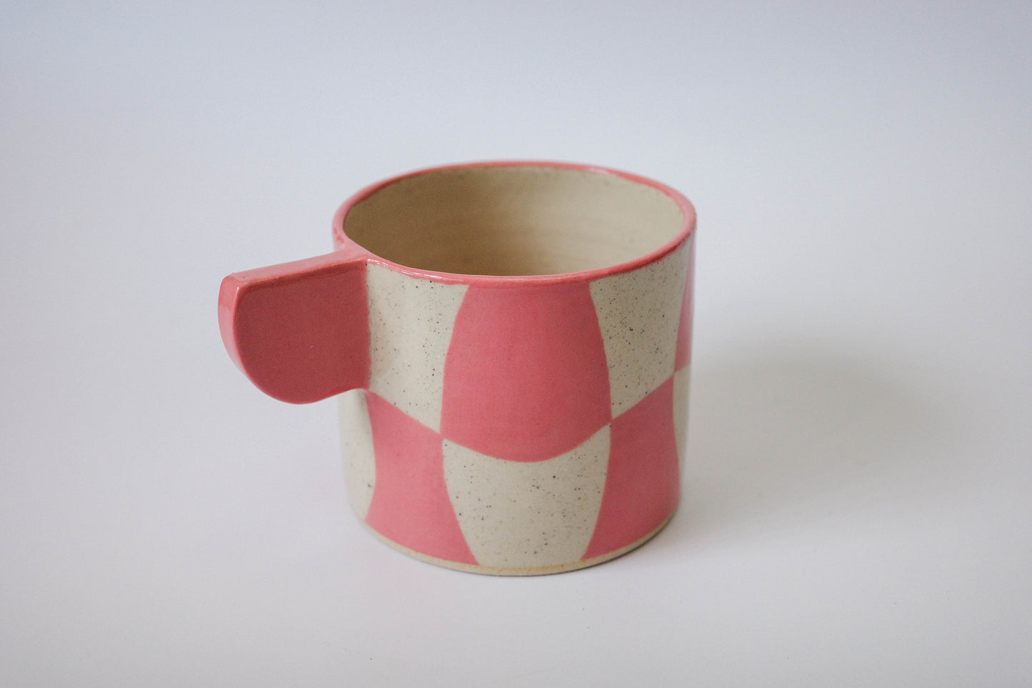 mug (bubblegum checkered)