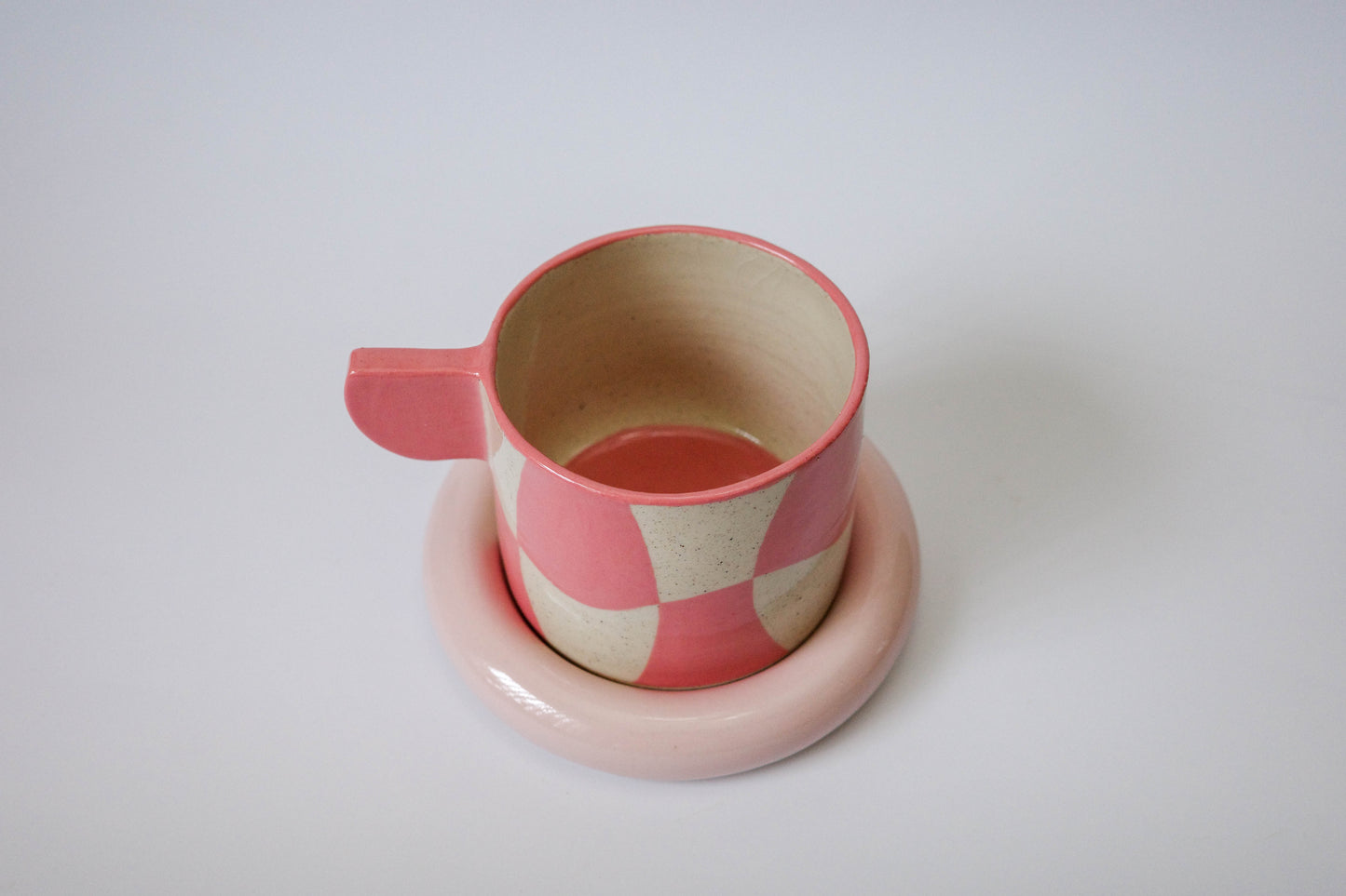 mug (bubblegum checkered)