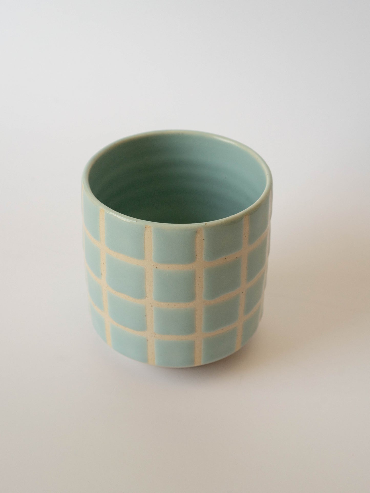 angled cup (patterned)