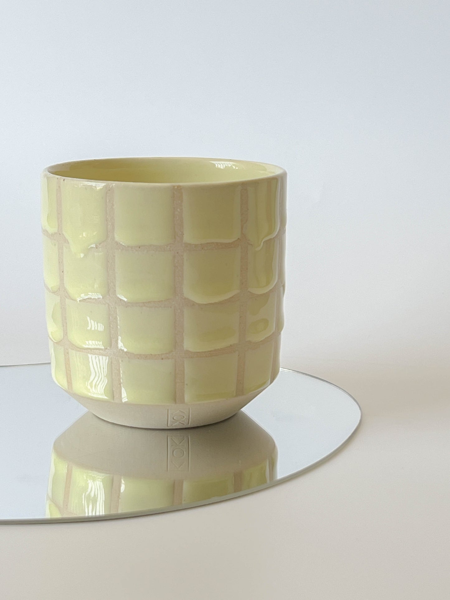 angled cup (patterned)