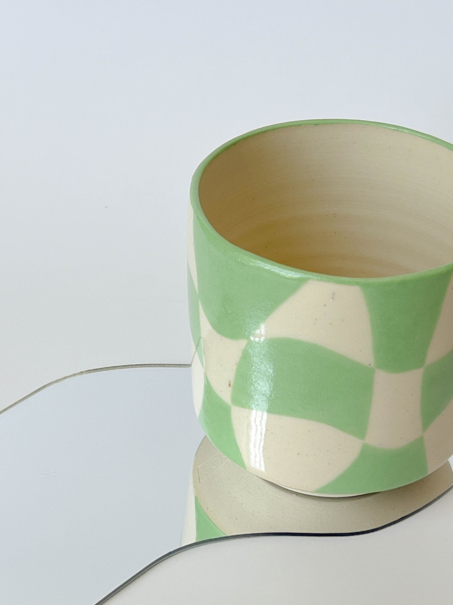 angled cup (patterned)