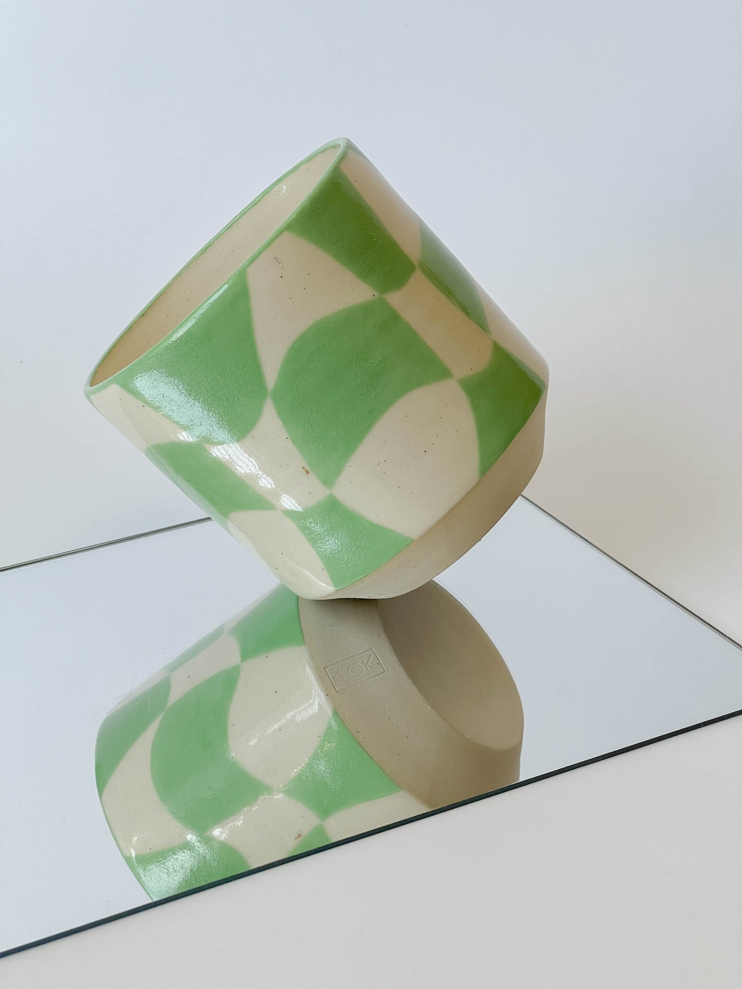 angled cup (patterned)