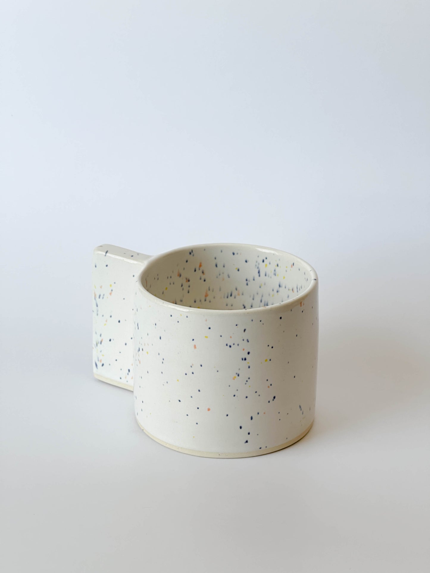 mug (speckled white)