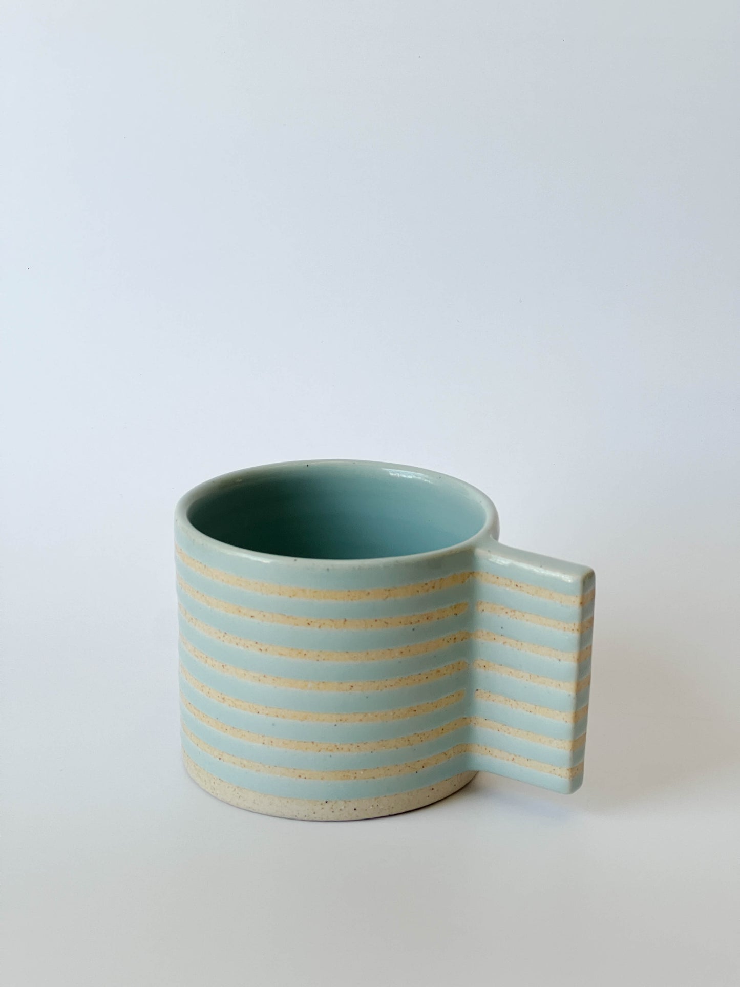 mug (striped baby blue)