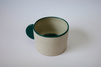 mug (green rim, round handle)