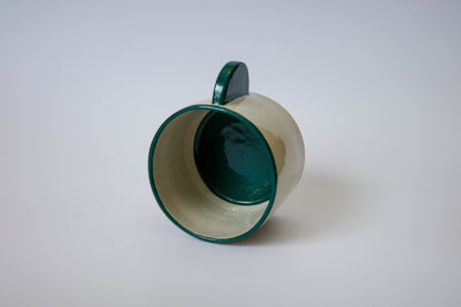 mug (green rim, round handle)