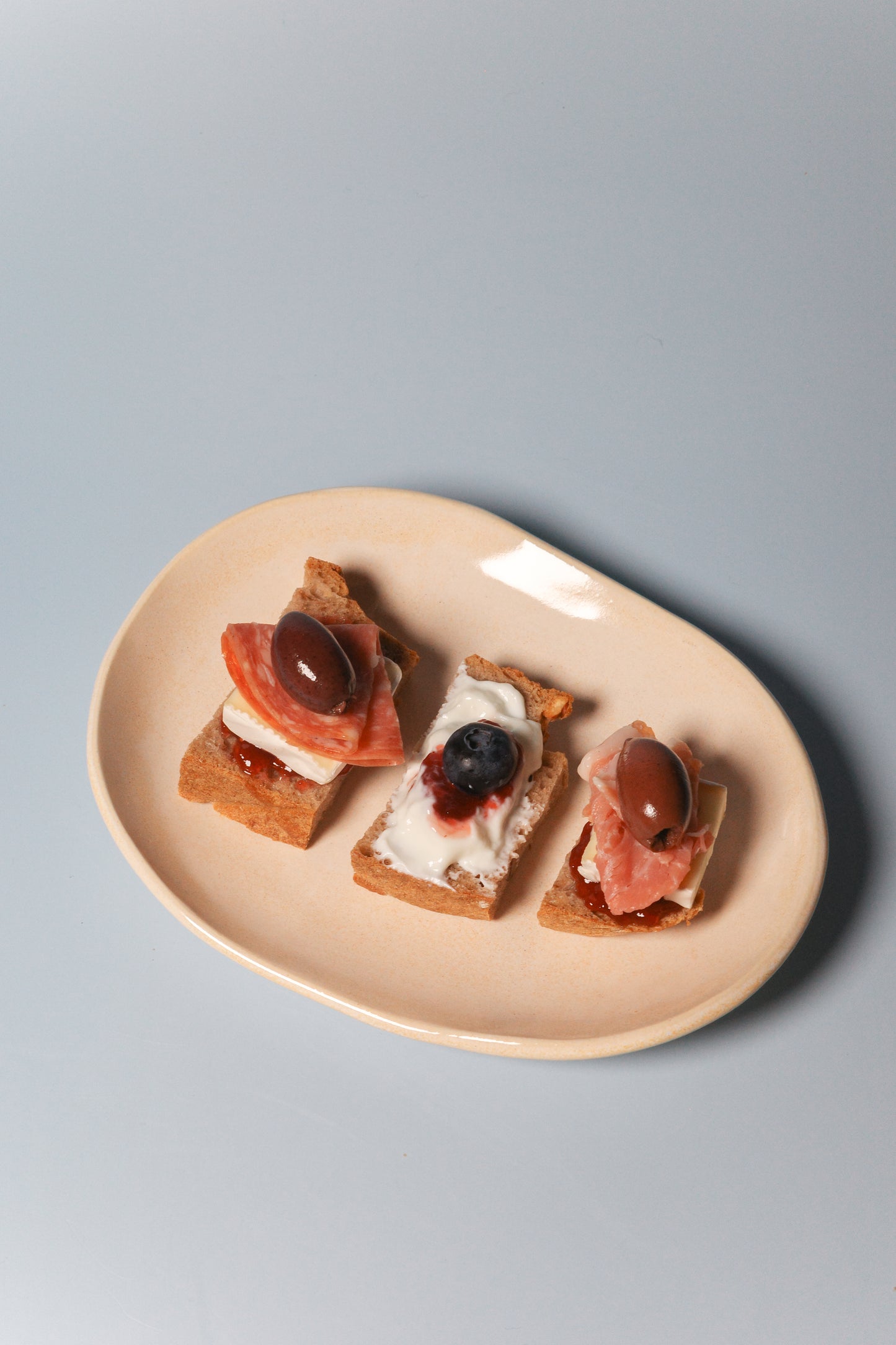 Medium Handbuilt Plate (Sunlit Cream)