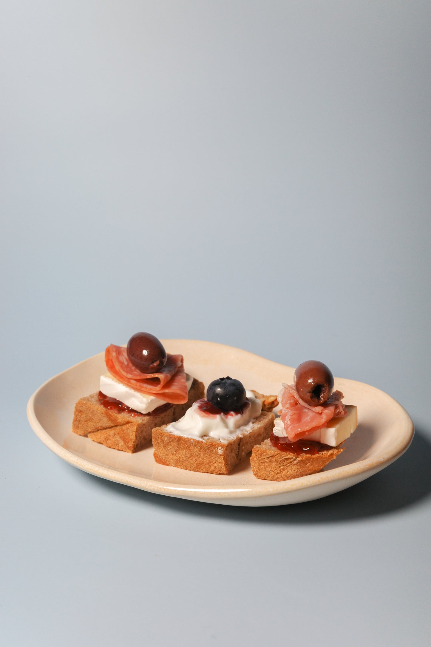 Medium Handbuilt Plate (Sunlit Cream)