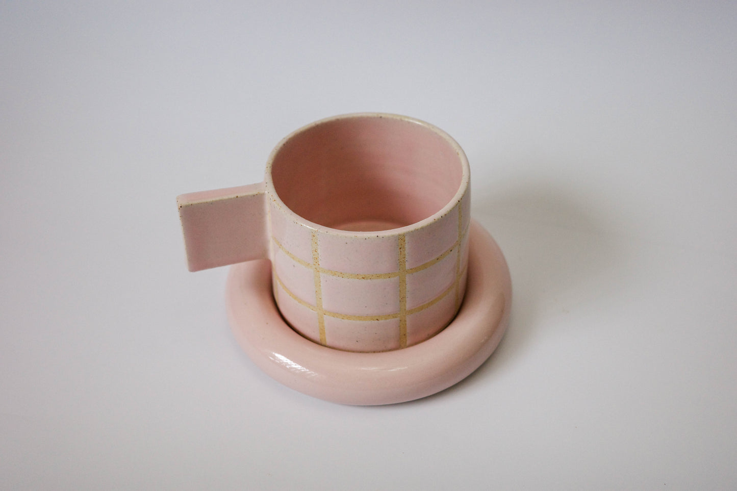 mug (blush checkered)