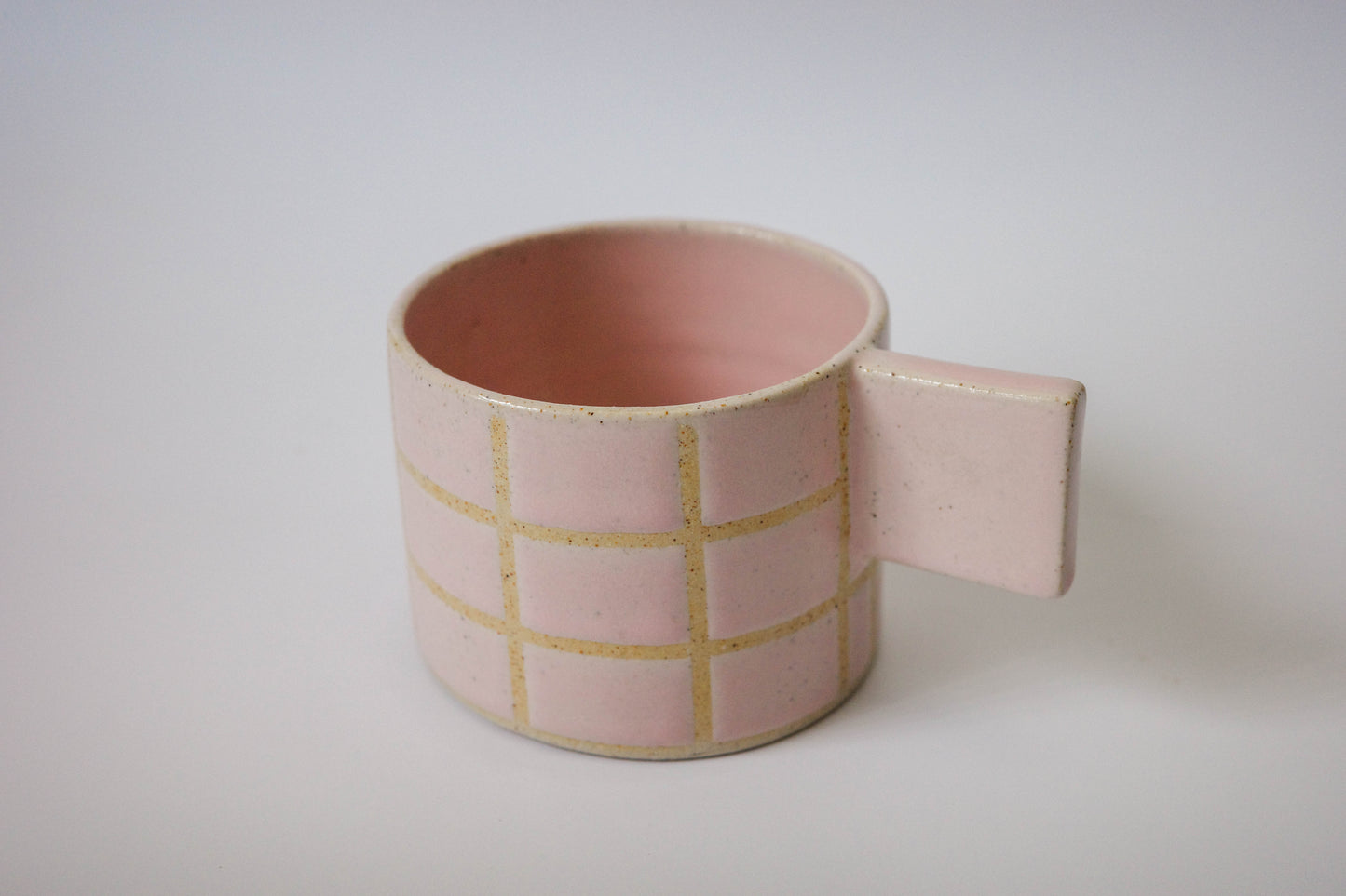 mug (blush checkered)