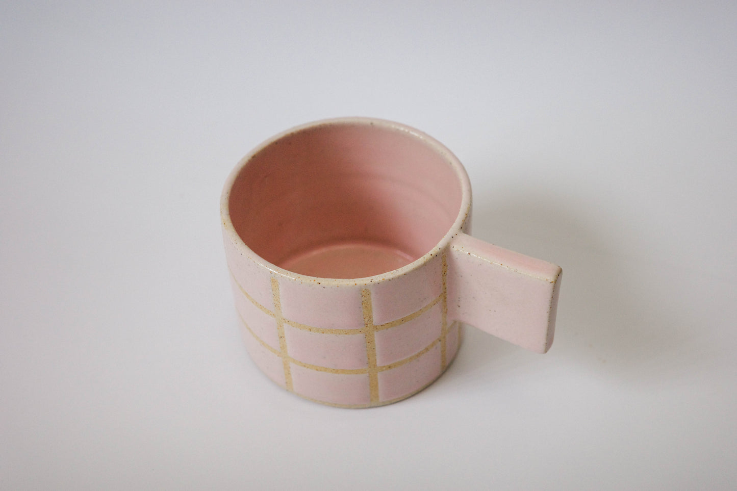 mug (blush checkered)