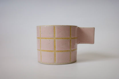 mug (blush checkered)