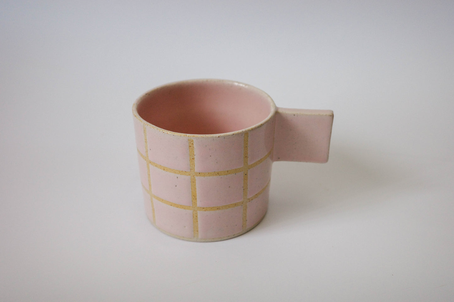 mug (blush checkered)